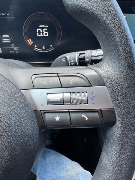 Hyundai Kona SE FWD 2024
