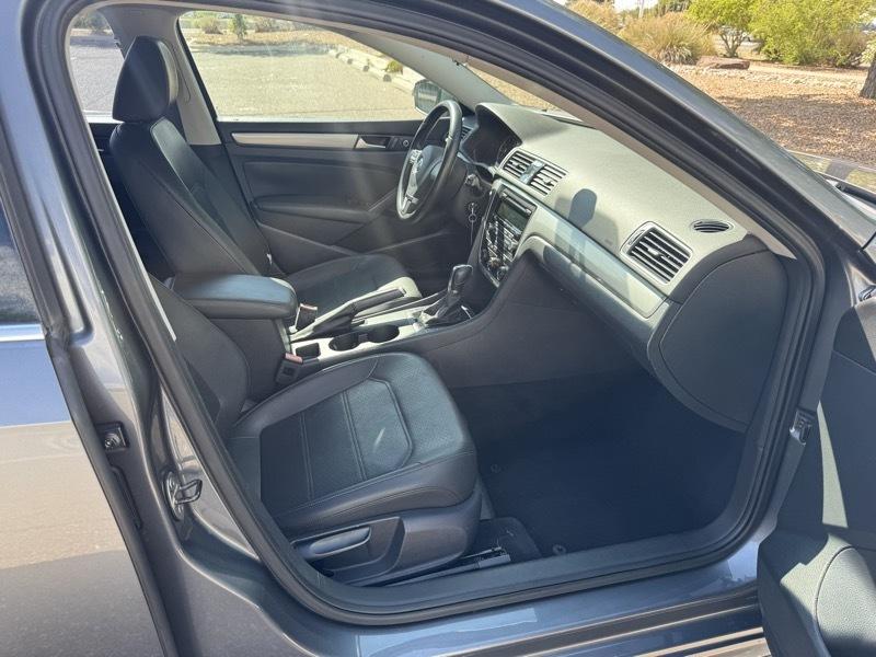 Volkswagen Passat 4dr Sdn 1.8T Auto Wolfsburg Ed PZEV 2014