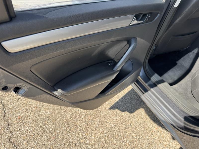 Volkswagen Passat 4dr Sdn 1.8T Auto Wolfsburg Ed PZEV 2014