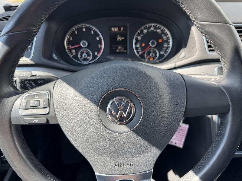 Volkswagen Passat 4dr Sdn 1.8T Auto Wolfsburg Ed PZEV 2014