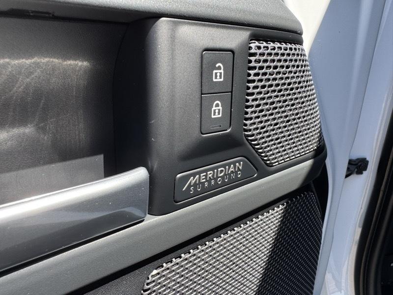 Land Rover Defender 110 X-Dynamic HSE AWD 2022