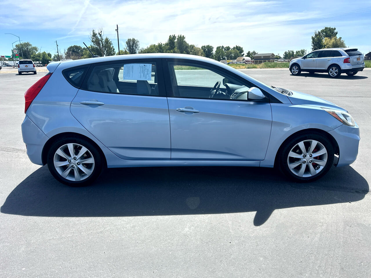 2012 Hyundai Accent SE photo 3