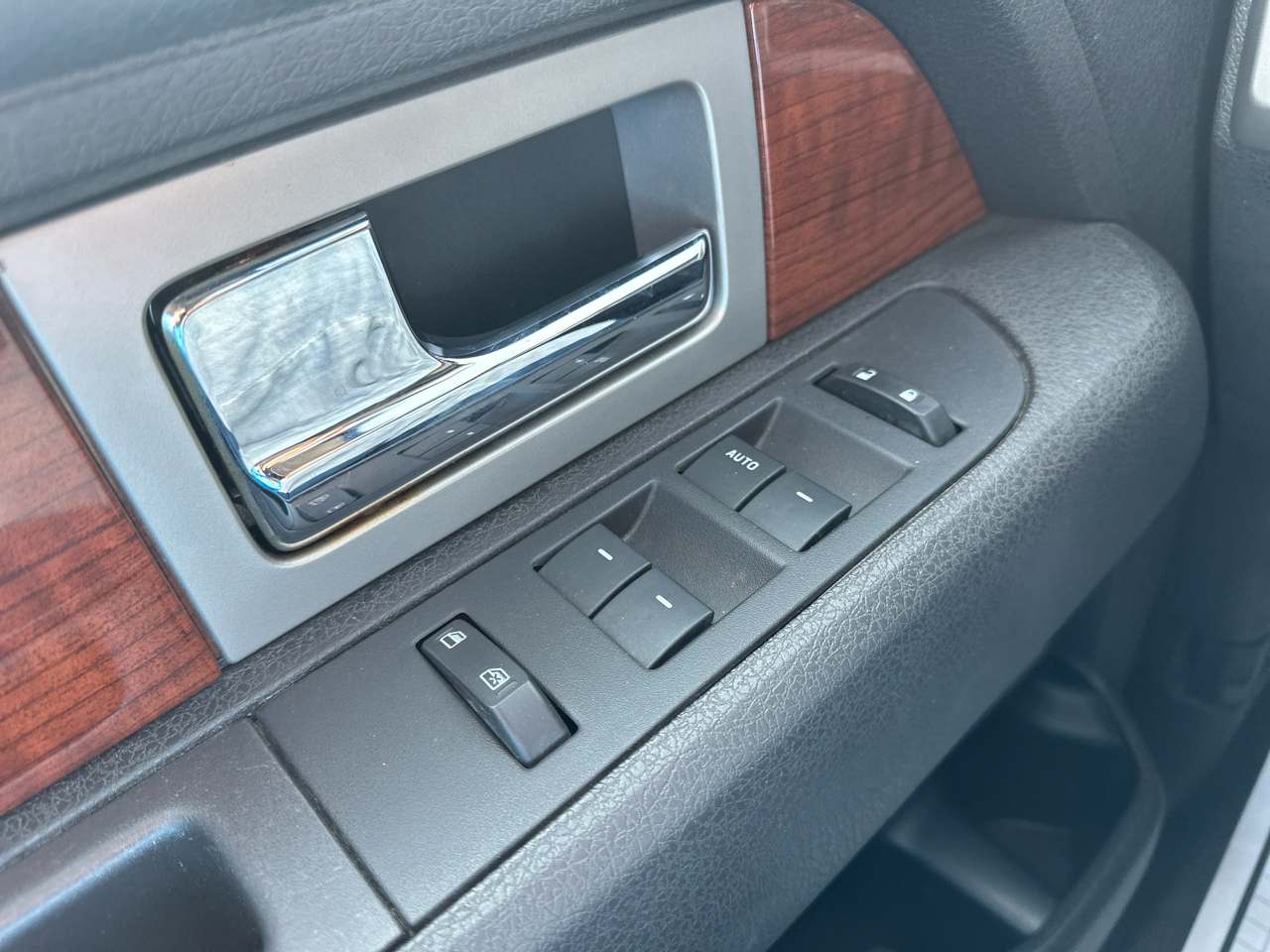 2010 Ford F-150 Lariat photo 17
