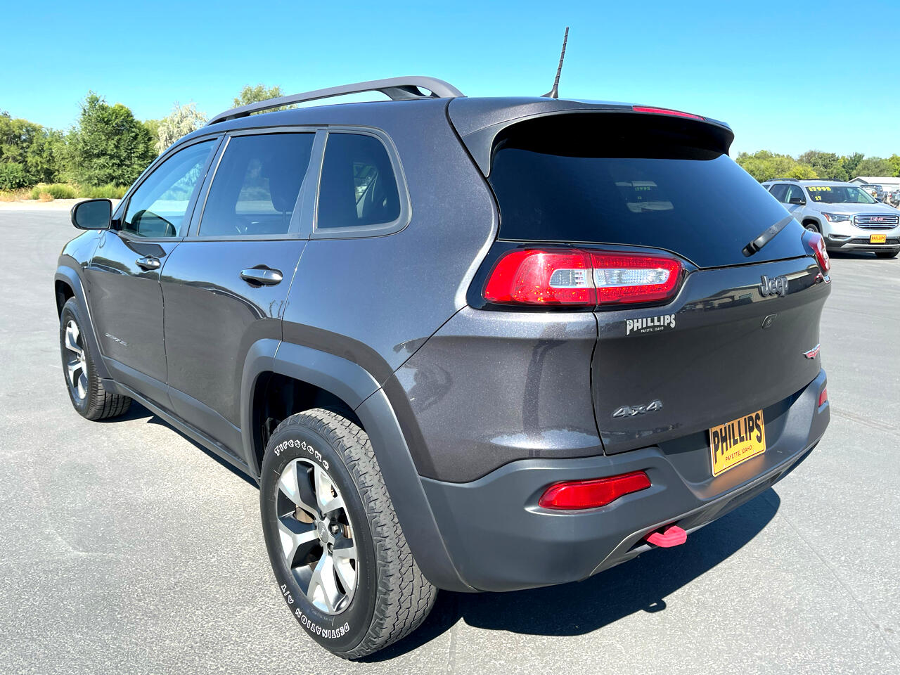 2016 Jeep Cherokee Trailhawk photo 2