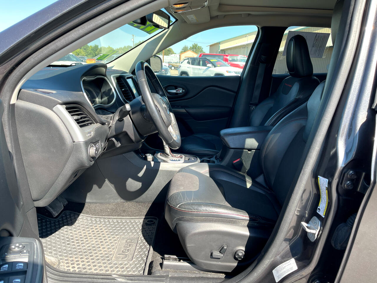 2016 Jeep Cherokee Trailhawk photo 10