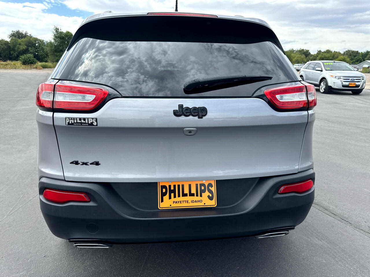 2016 Jeep Cherokee Altitude photo 2