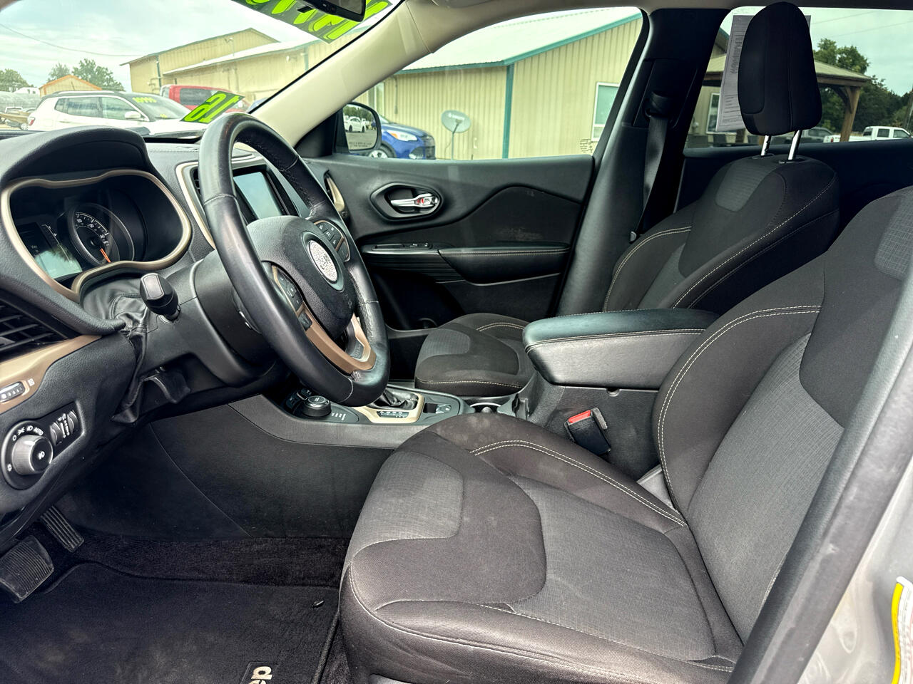 2016 Jeep Cherokee Altitude photo 7