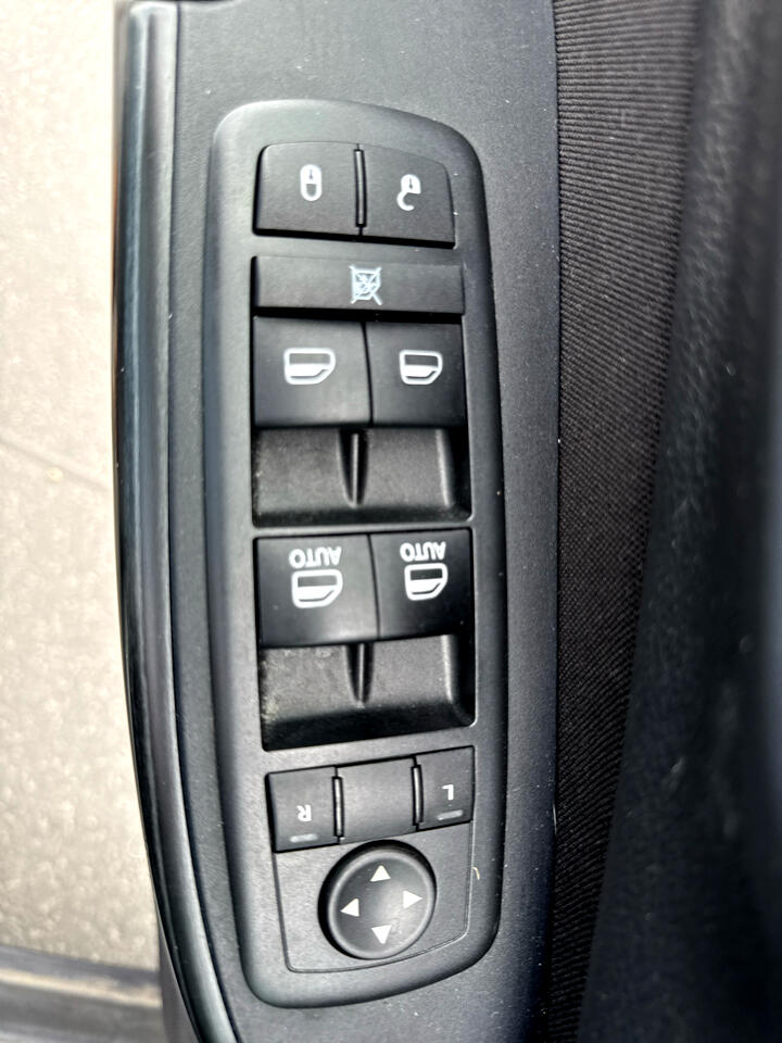 2016 Jeep Cherokee Altitude photo 11