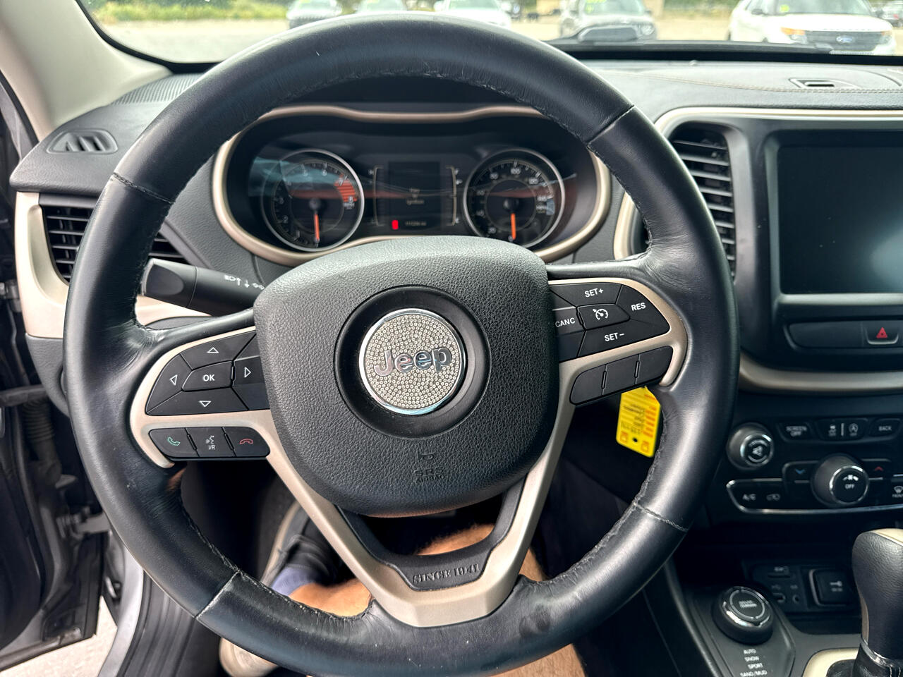 2016 Jeep Cherokee Altitude photo 13