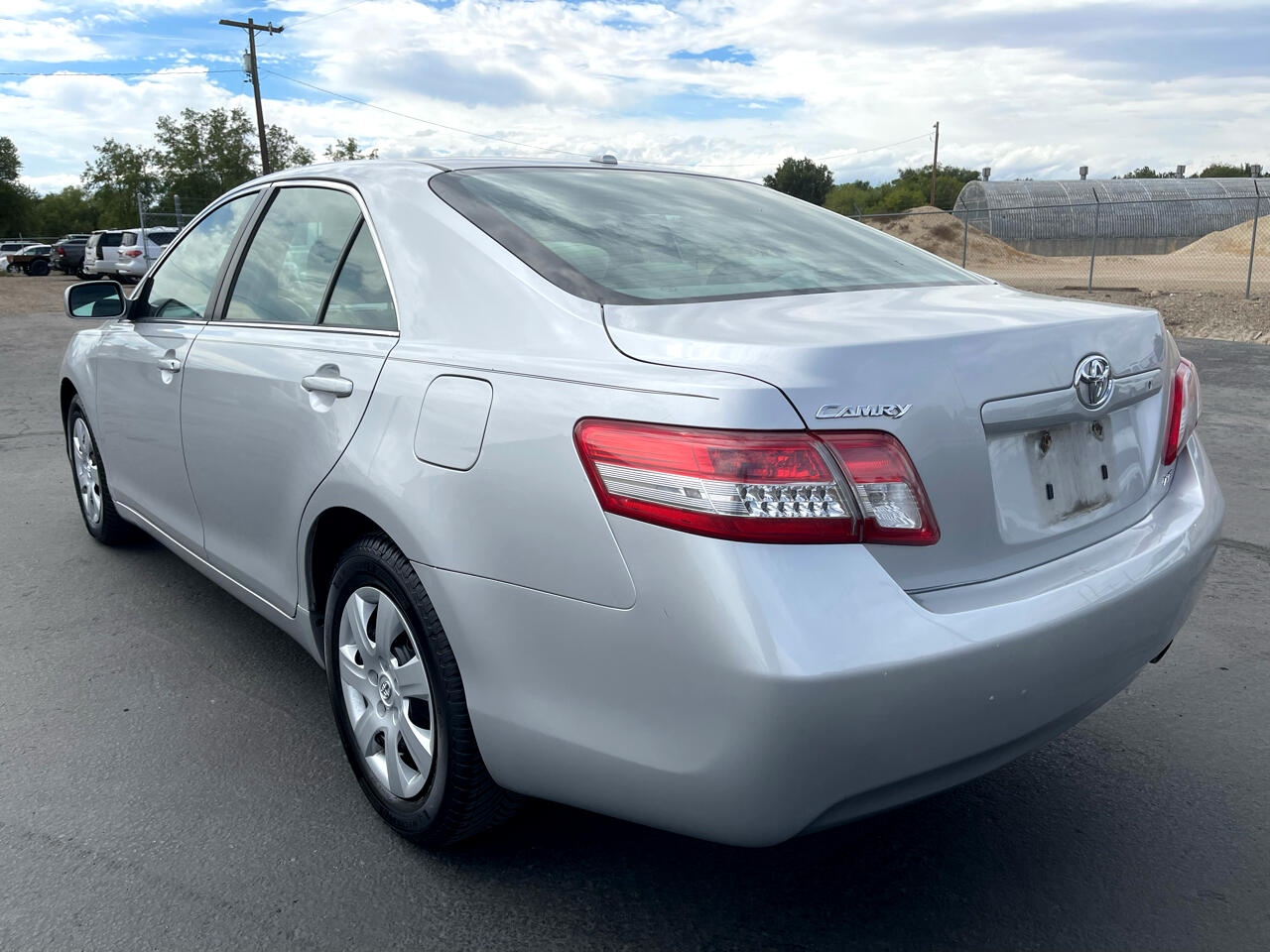 2010 Toyota Camry LE photo 3
