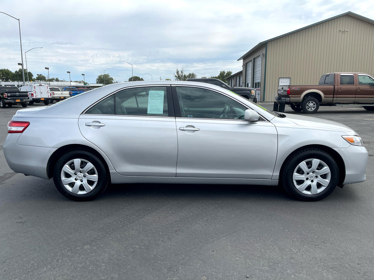 2010 Toyota Camry LE photo 6