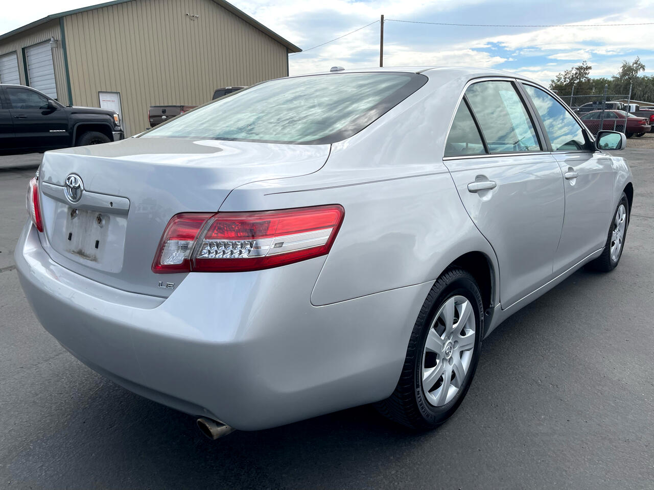 2010 Toyota Camry LE photo 7