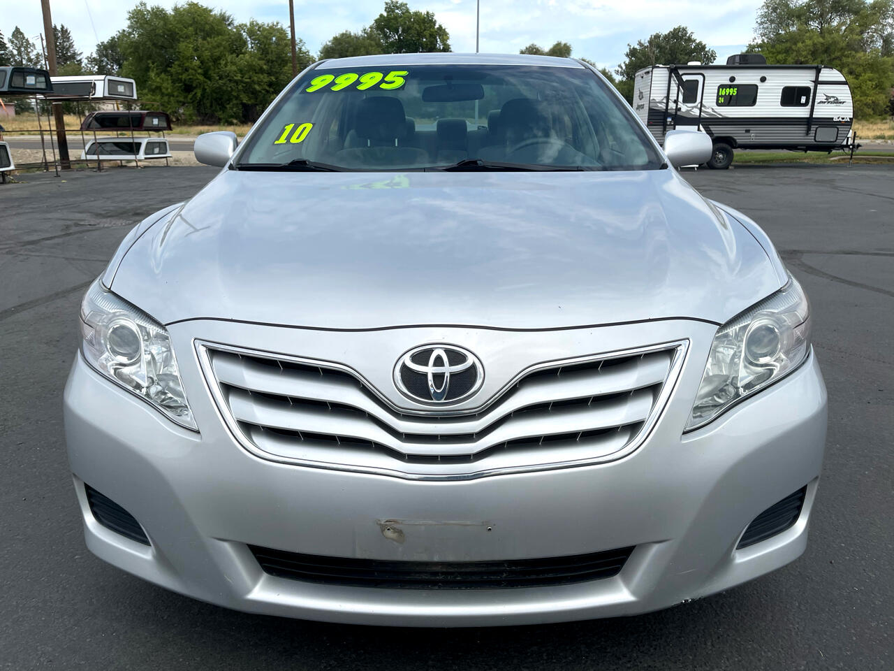 2010 Toyota Camry LE photo 9