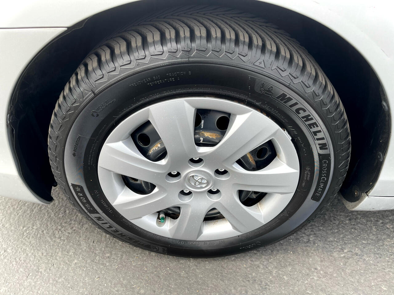 2010 Toyota Camry LE photo 10