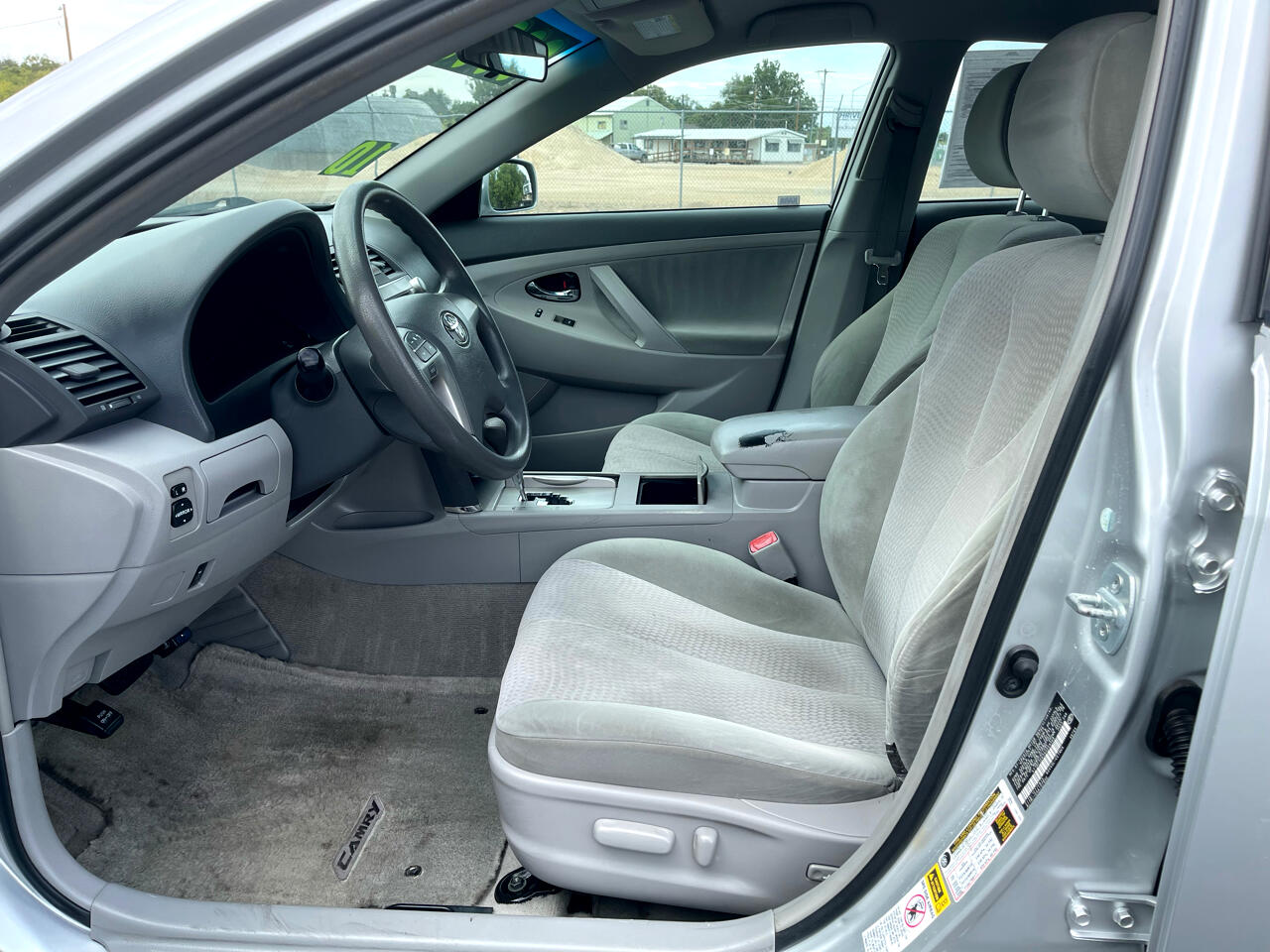 2010 Toyota Camry LE photo 11