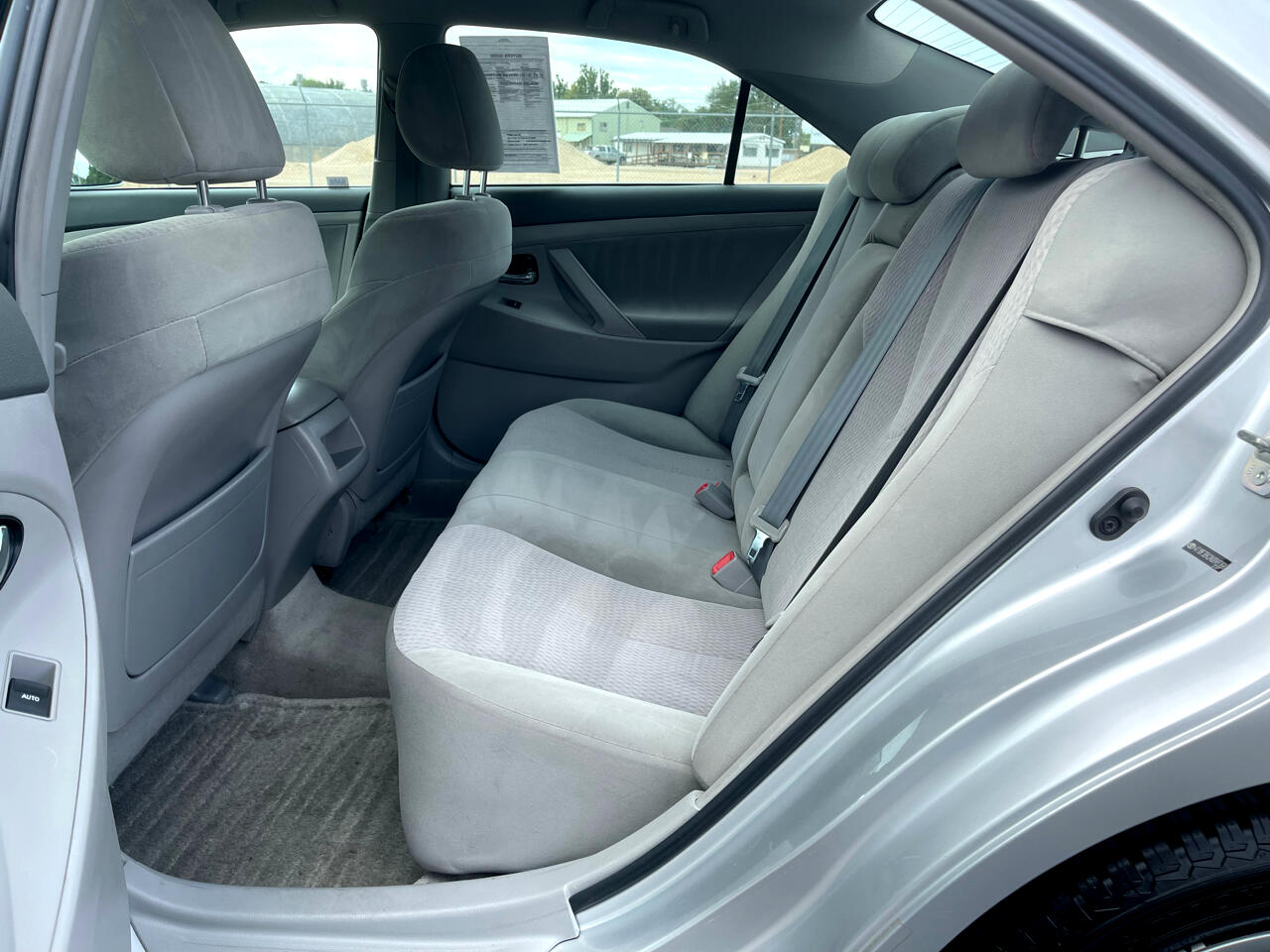 2010 Toyota Camry LE photo 12