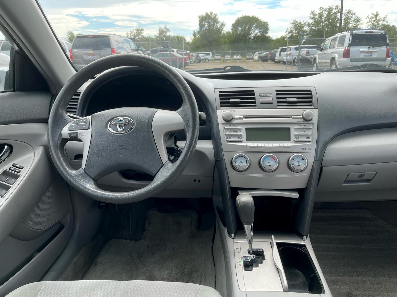 2010 Toyota Camry LE photo 14
