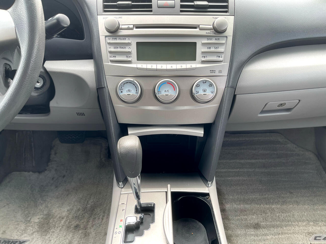 2010 Toyota Camry LE photo 15