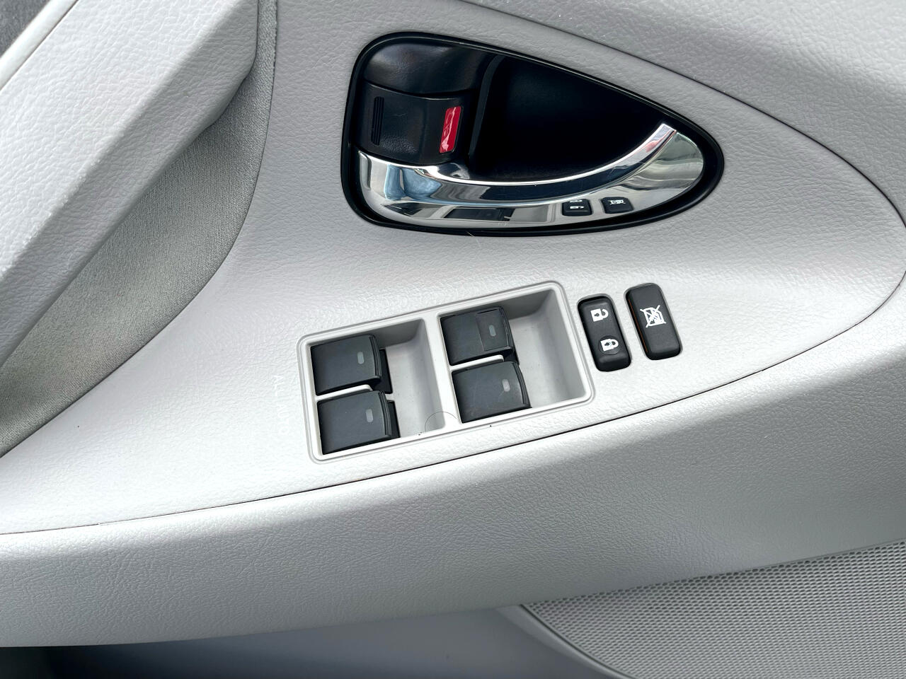 2010 Toyota Camry LE photo 17