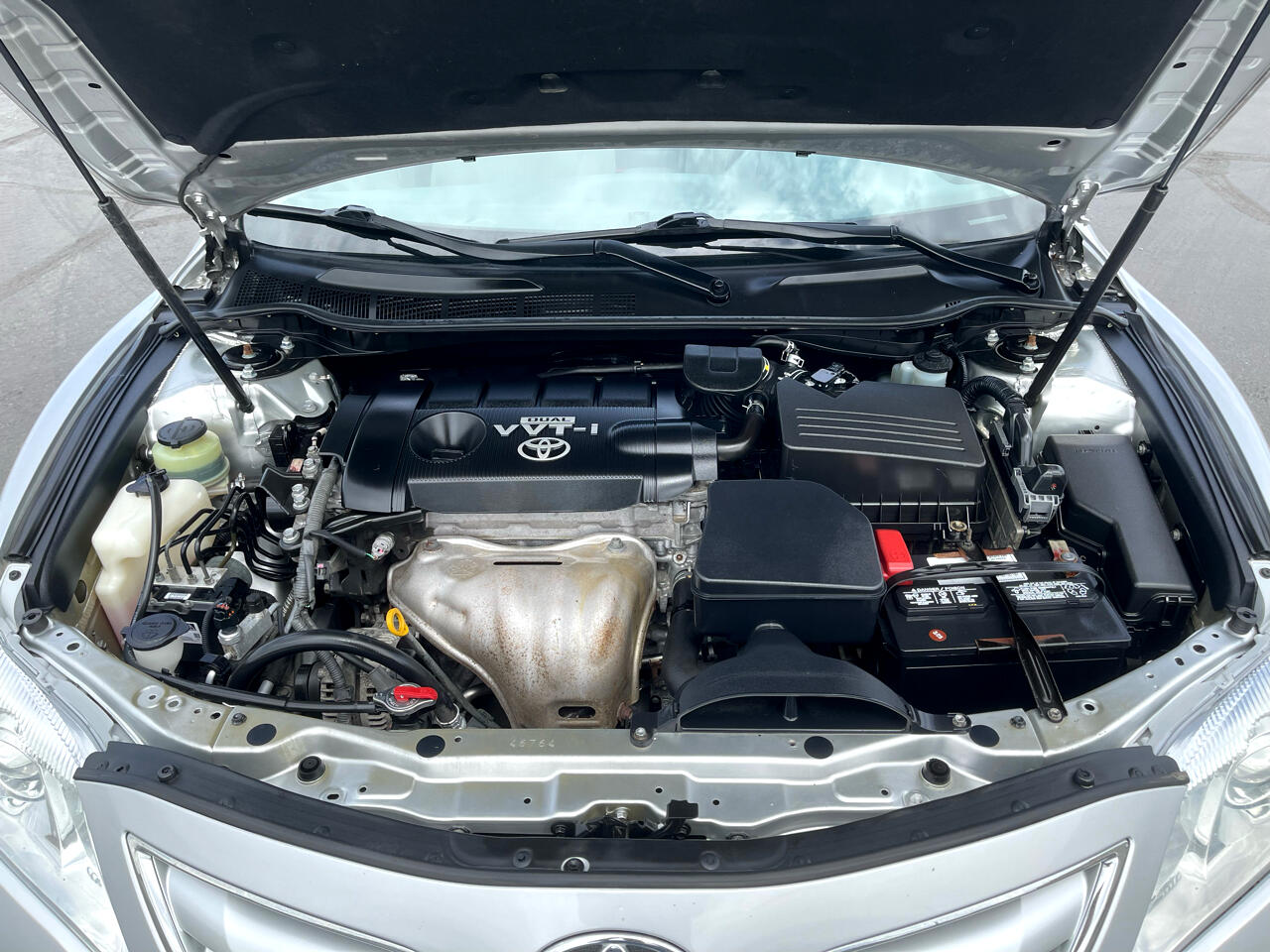 2010 Toyota Camry LE photo 18