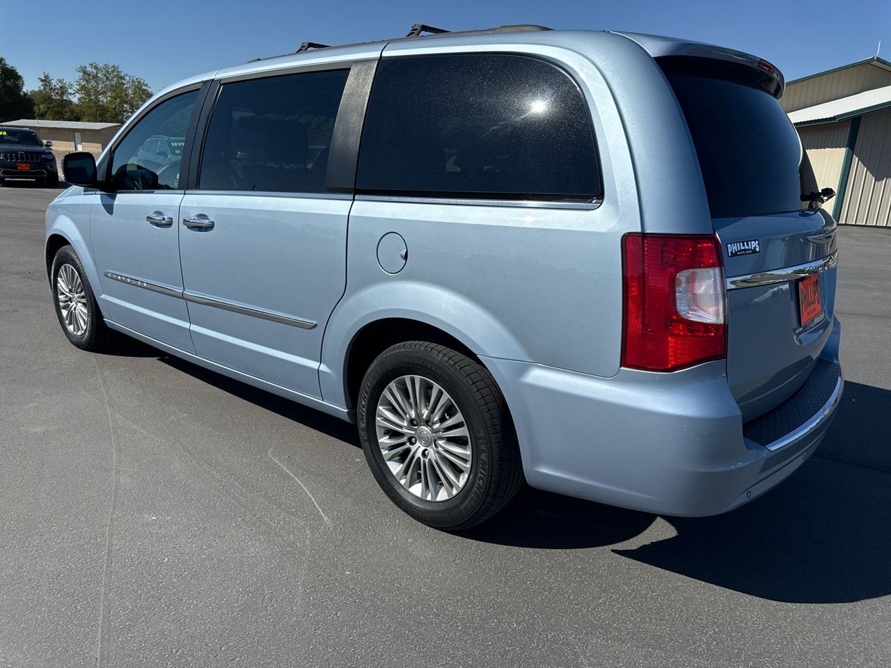 2016 Chrysler Town & Country photo 3