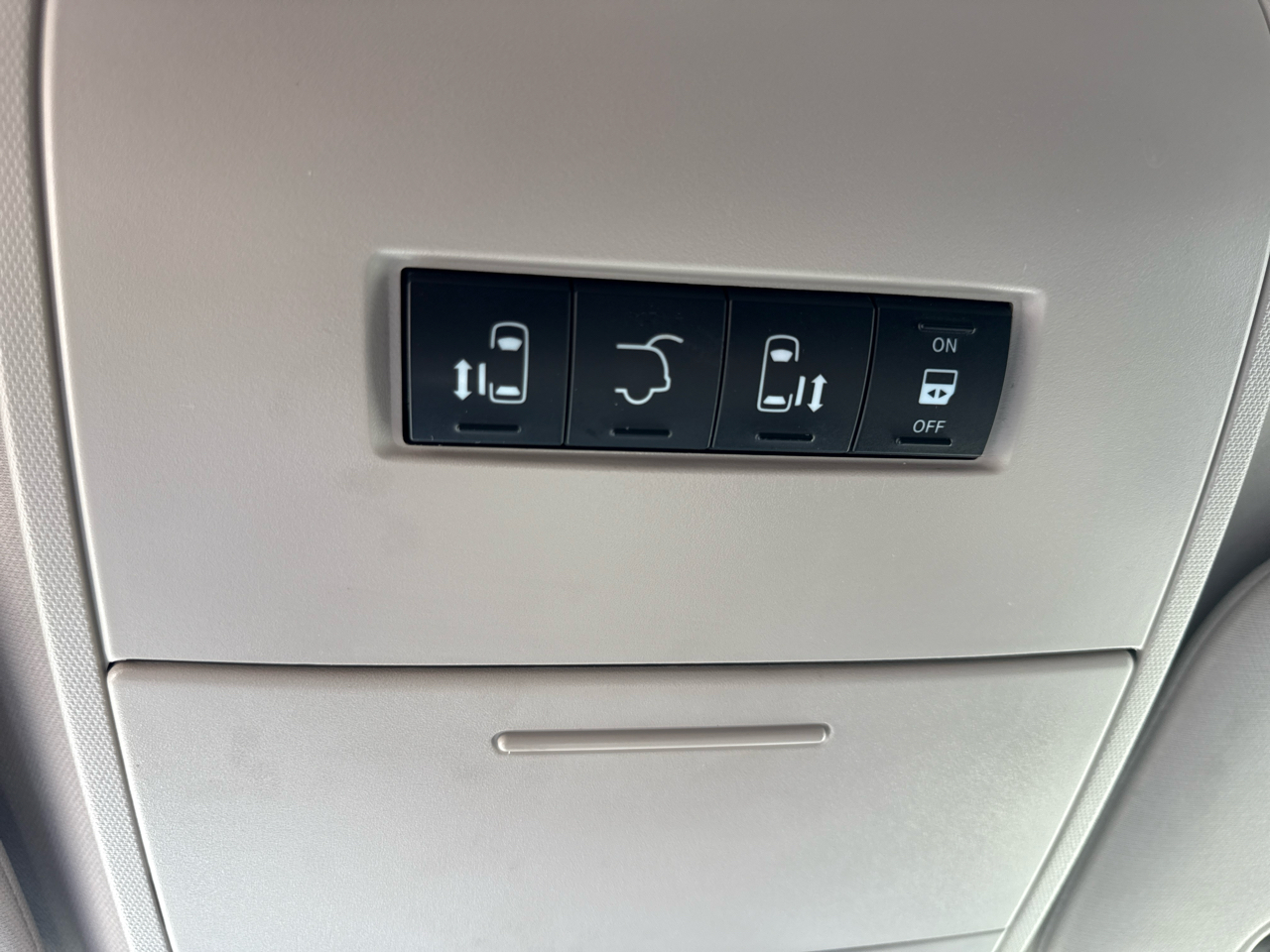 2016 Chrysler Town & Country photo 19