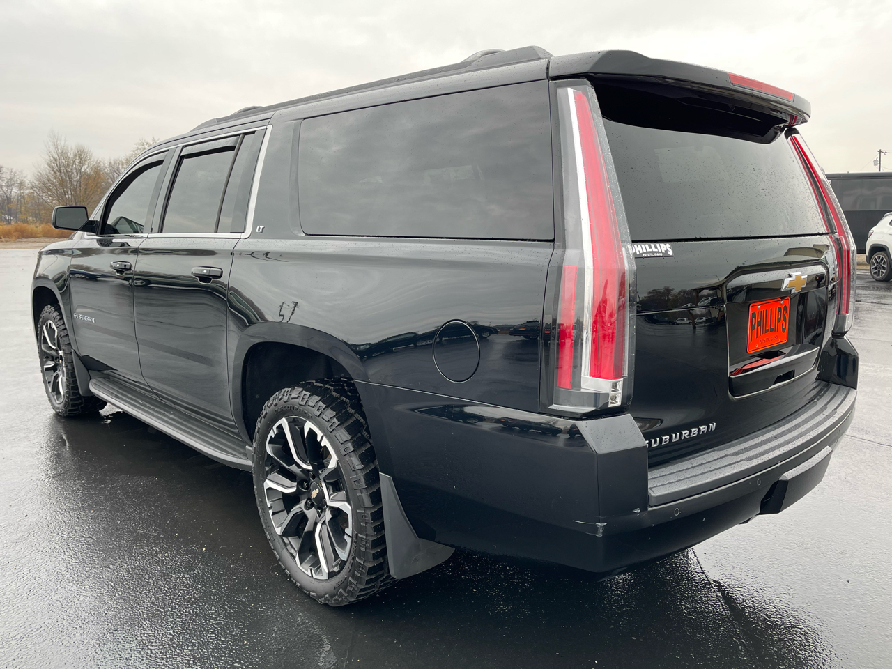 2015 Chevrolet Suburban LT photo 2