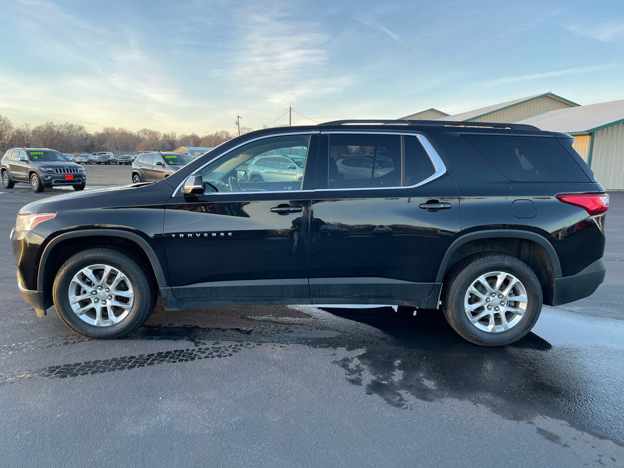 2019 Chevrolet Traverse Cloth 1LT photo 2