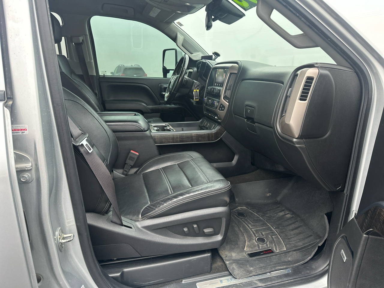 GMC Sierra 2500HD 4WD Crew Cab 153.7" Denali 2015