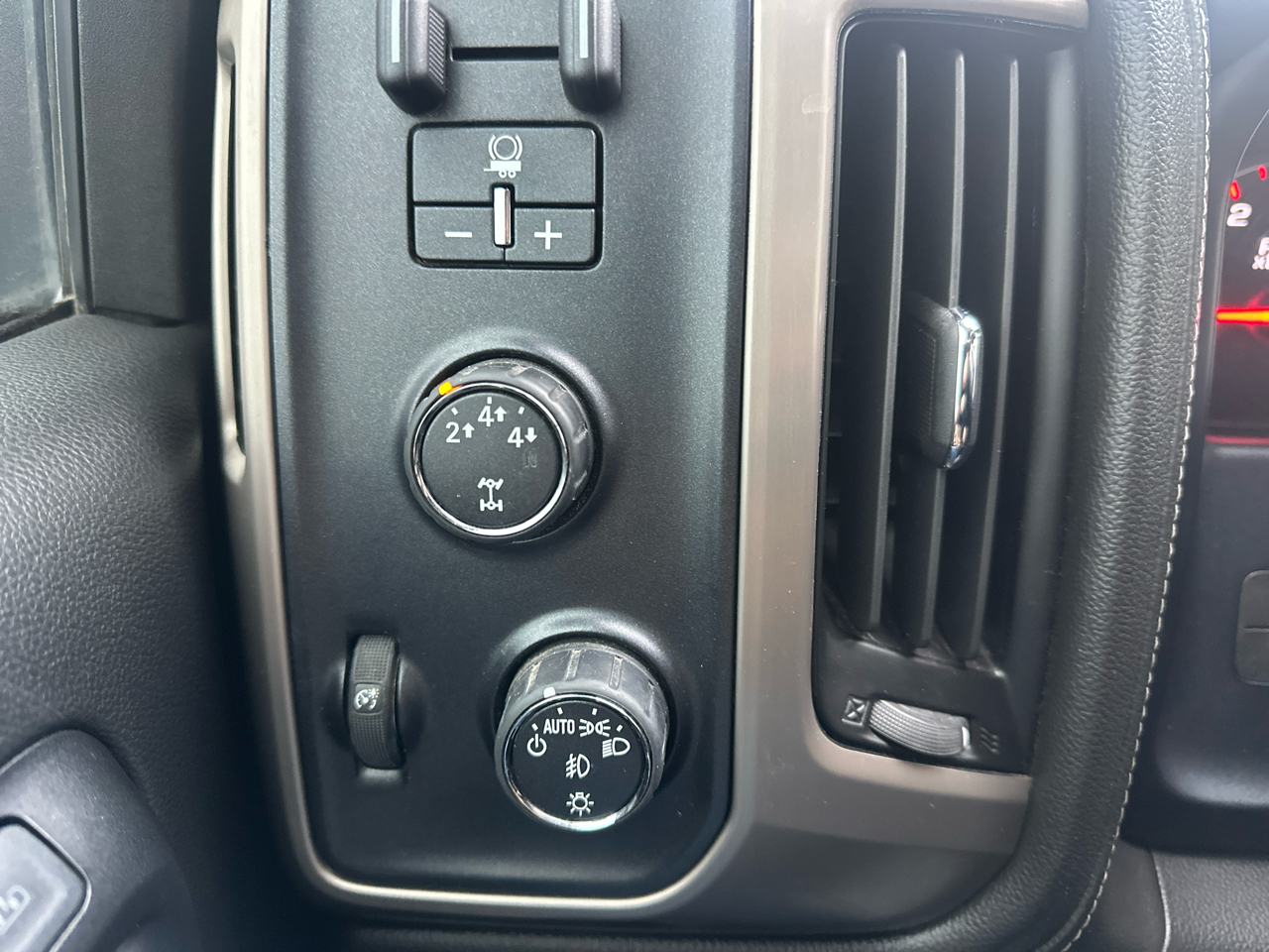 GMC Sierra 2500HD 4WD Crew Cab 153.7" Denali 2015