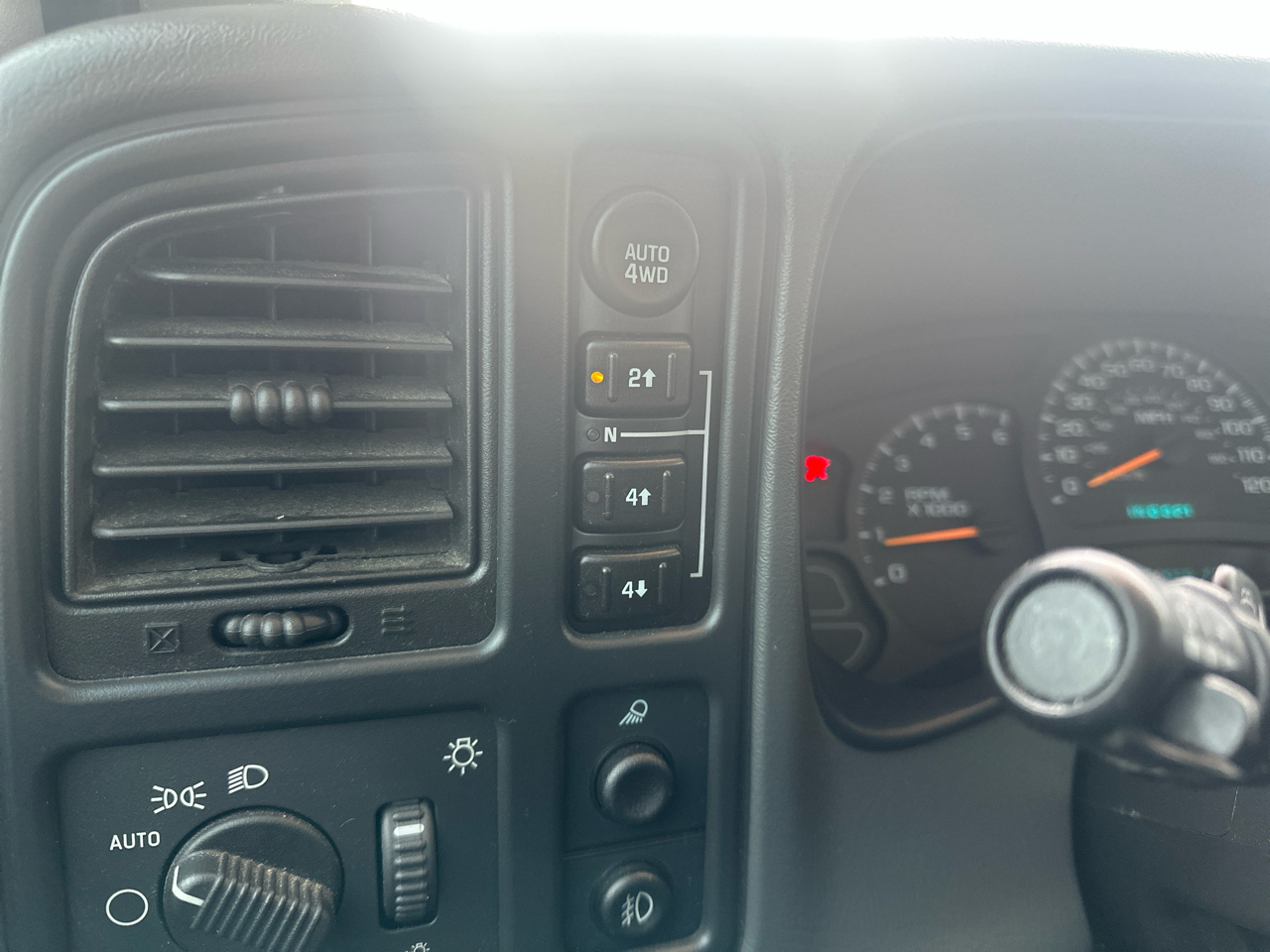 Chevrolet Avalanche 1500 5dr Crew Cab 130" WB 4WD Z71 2005