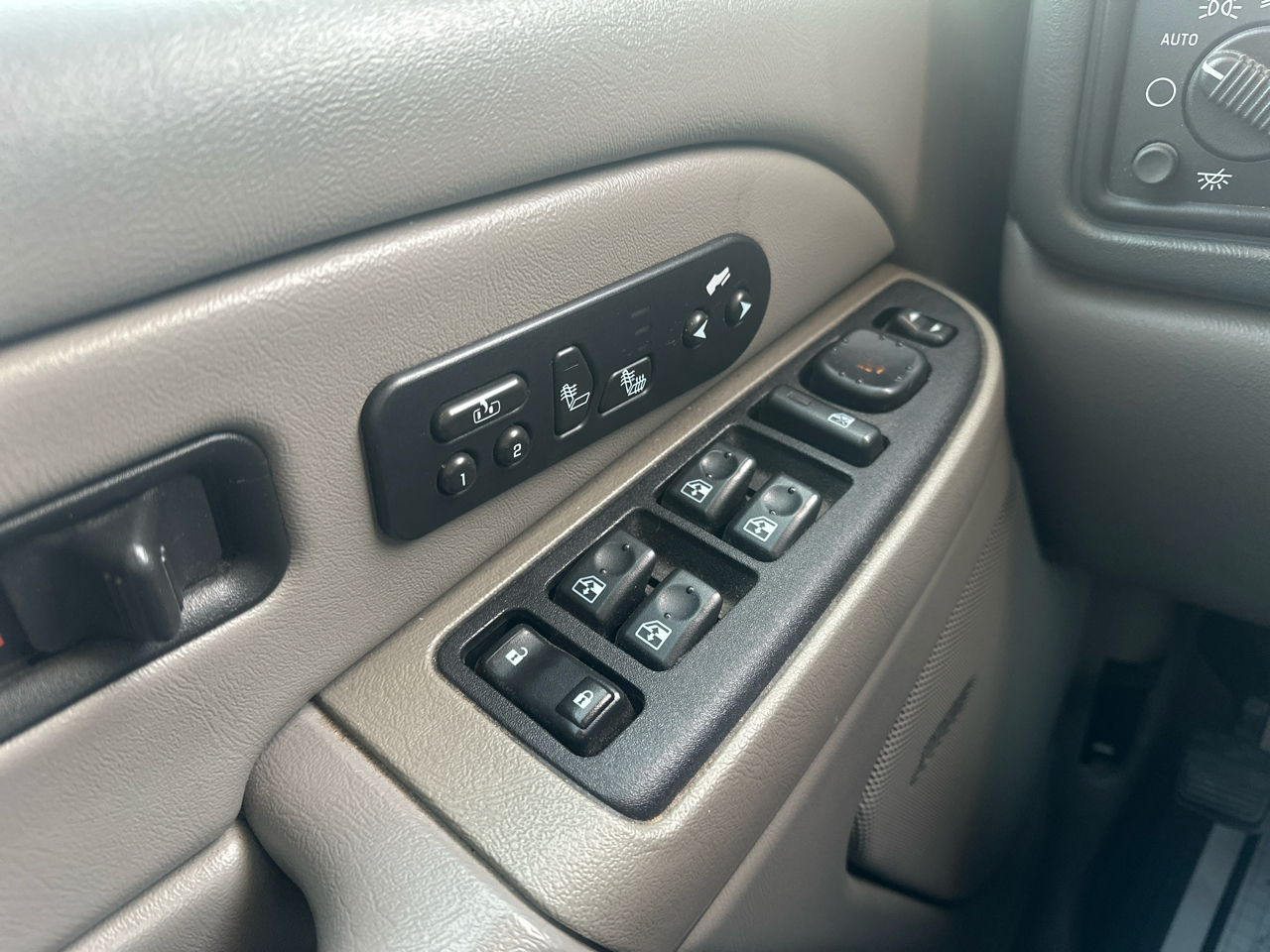 Chevrolet Avalanche 1500 5dr Crew Cab 130" WB 4WD Z71 2005