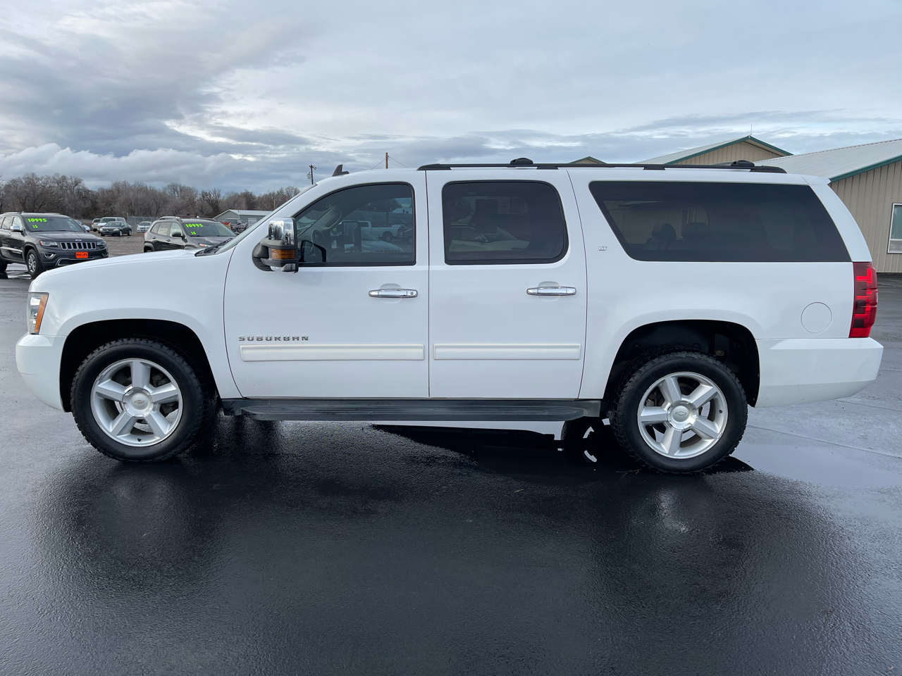 Chevrolet Suburban 4WD 4dr 1500 LT 2012