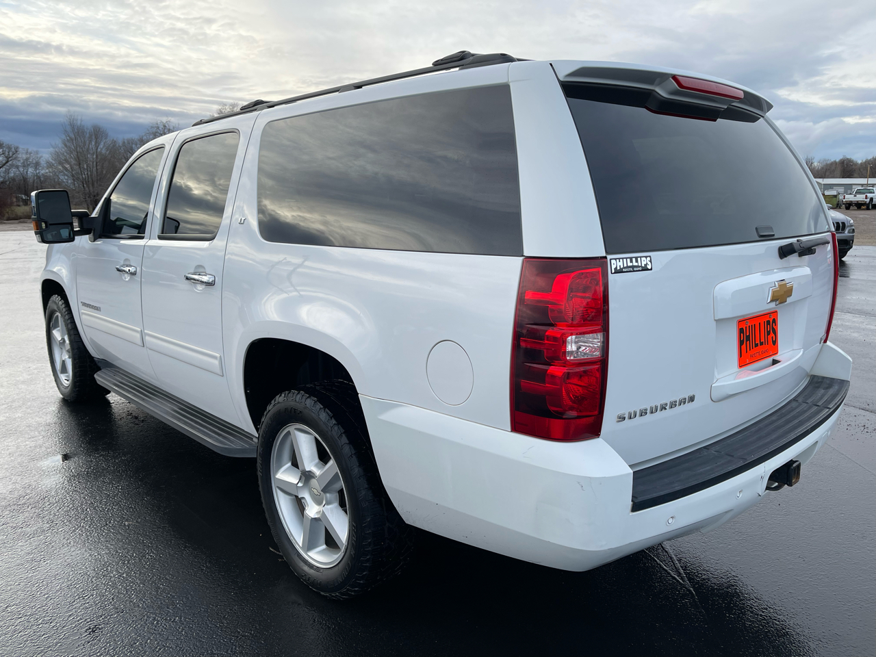 Chevrolet Suburban 4WD 4dr 1500 LT 2012