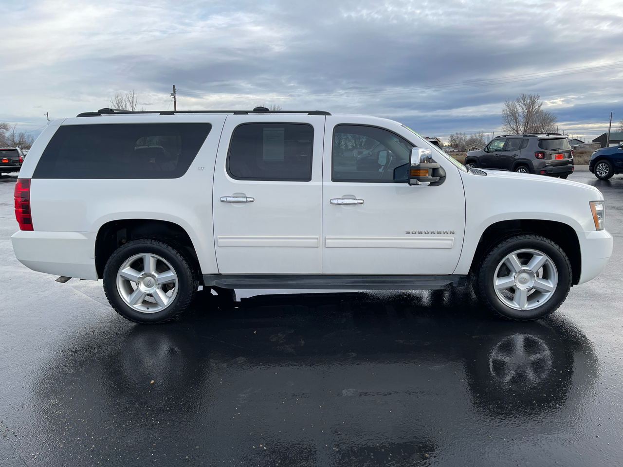 Chevrolet Suburban 4WD 4dr 1500 LT 2012