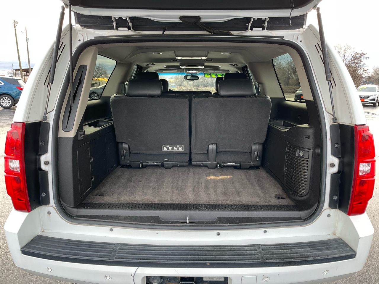 Chevrolet Suburban 4WD 4dr 1500 LT 2012