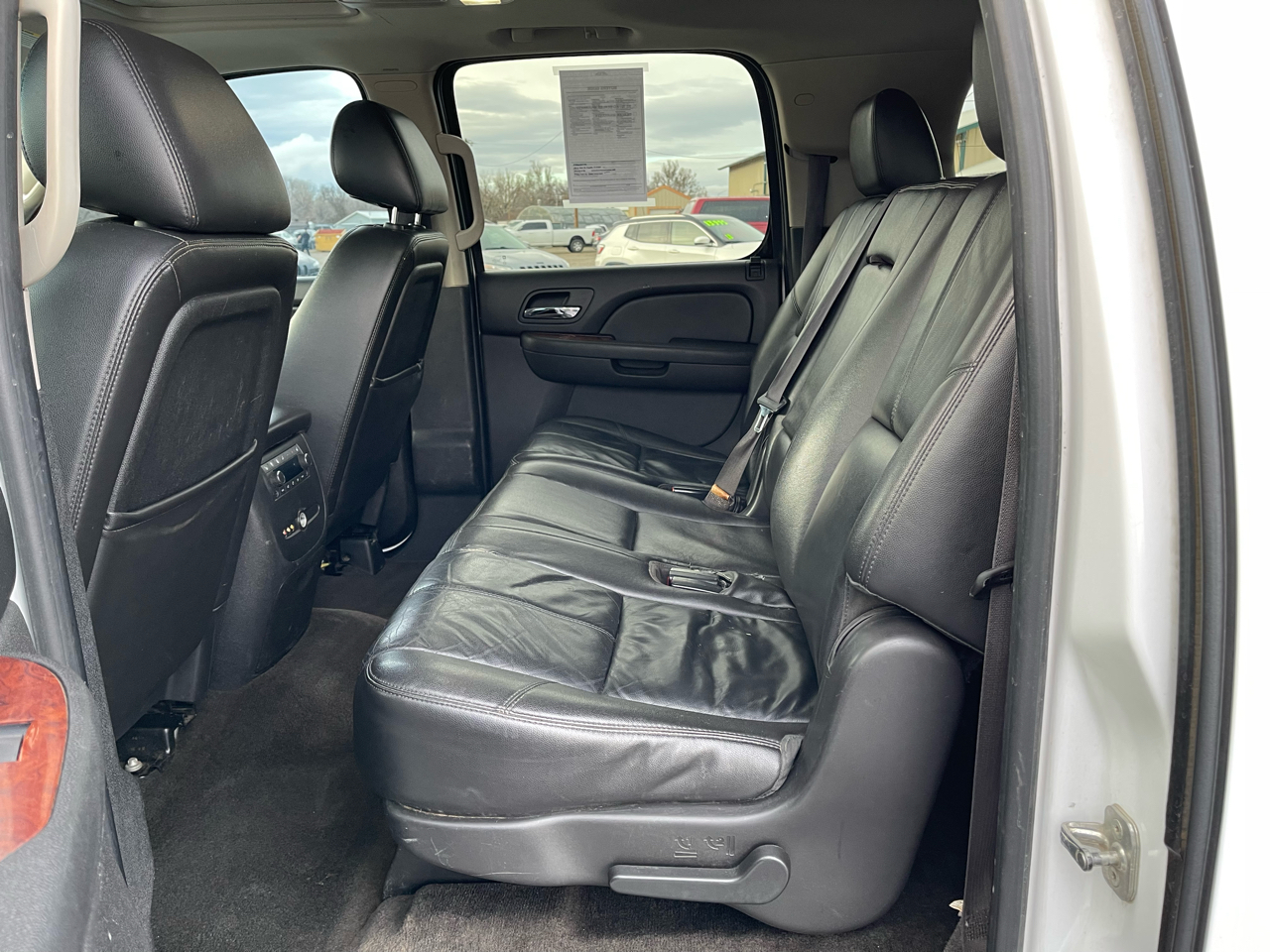 Chevrolet Suburban 4WD 4dr 1500 LT 2012