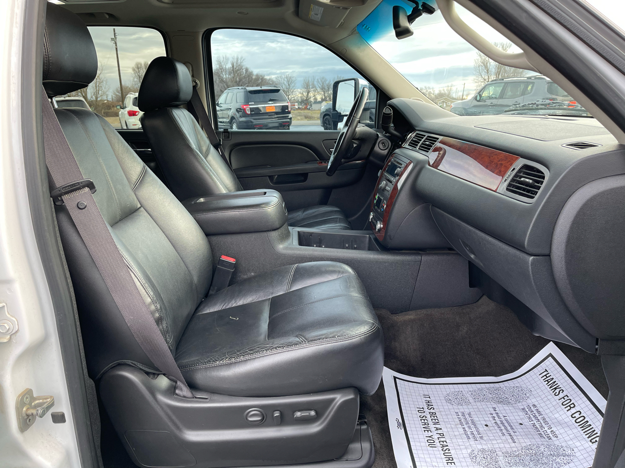 Chevrolet Suburban 4WD 4dr 1500 LT 2012