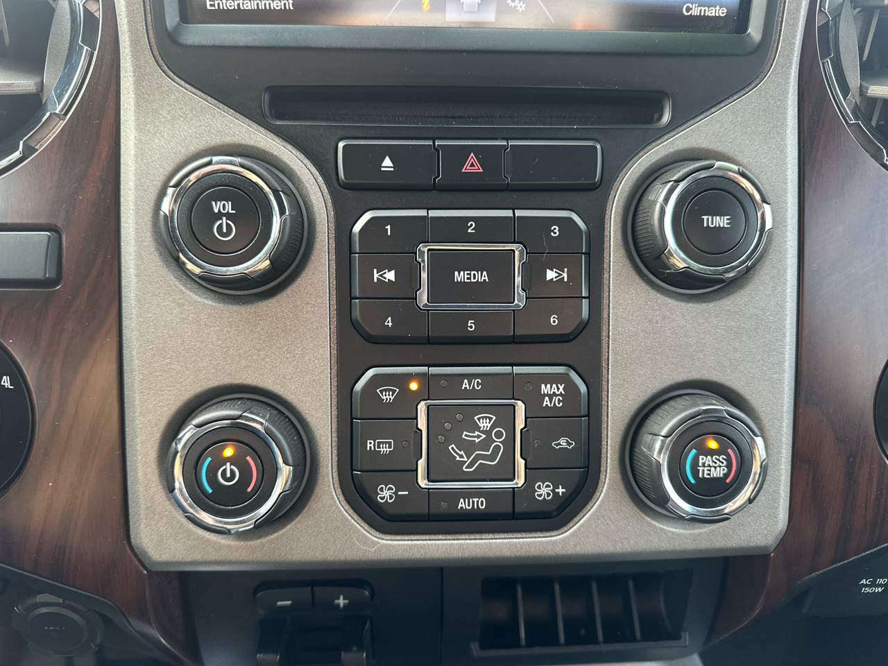 Ford Super Duty F-250 SRW 4WD Crew Cab 156" Lariat 2016