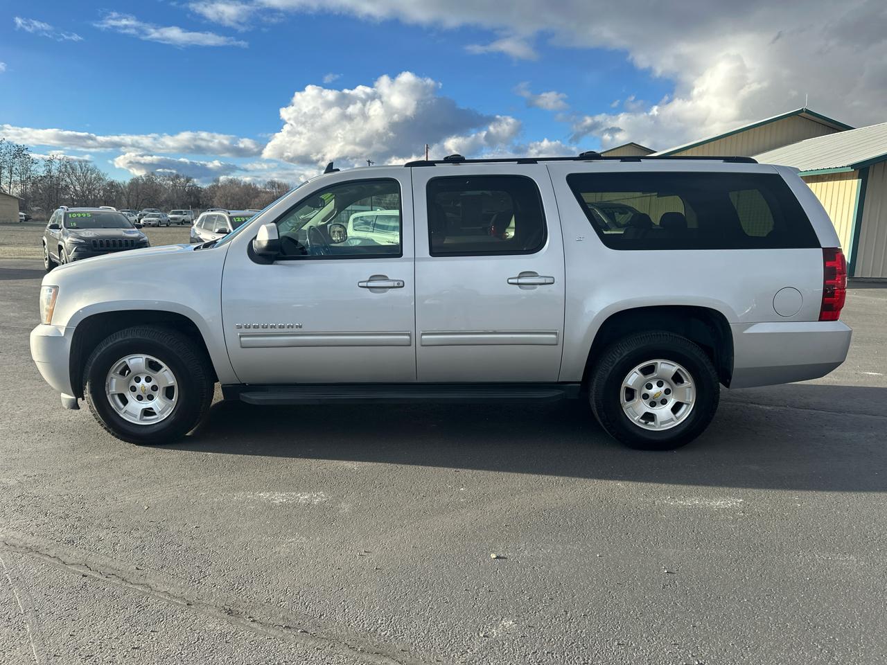 Chevrolet Suburban 4WD 4dr 1500 LT 2011