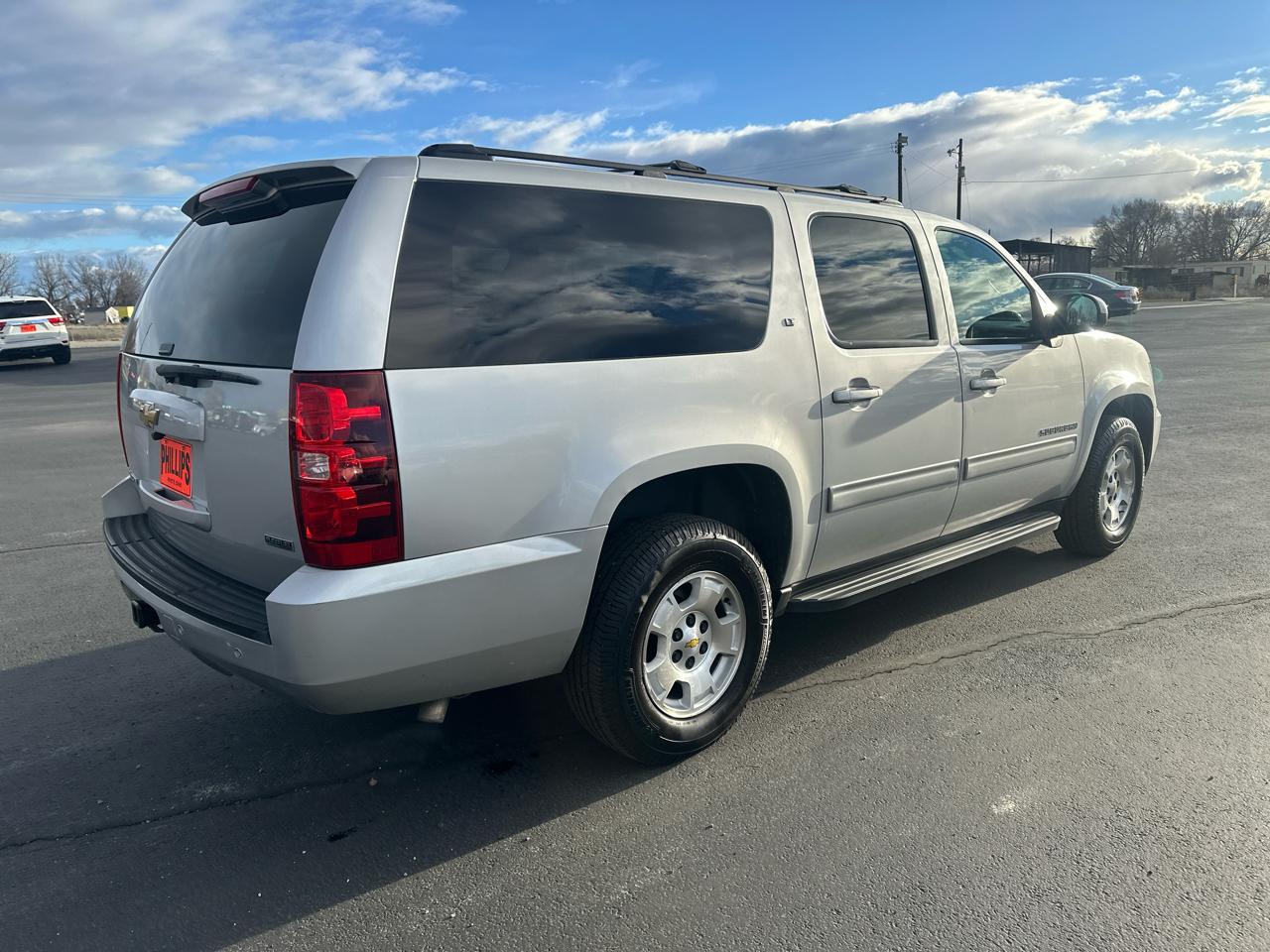 Chevrolet Suburban 4WD 4dr 1500 LT 2011