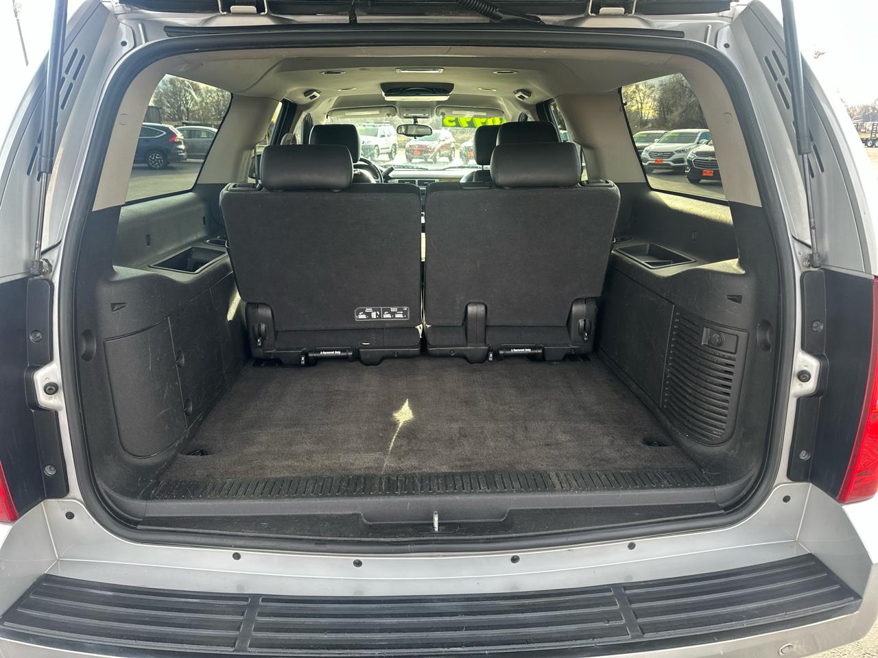 Chevrolet Suburban 4WD 4dr 1500 LT 2011