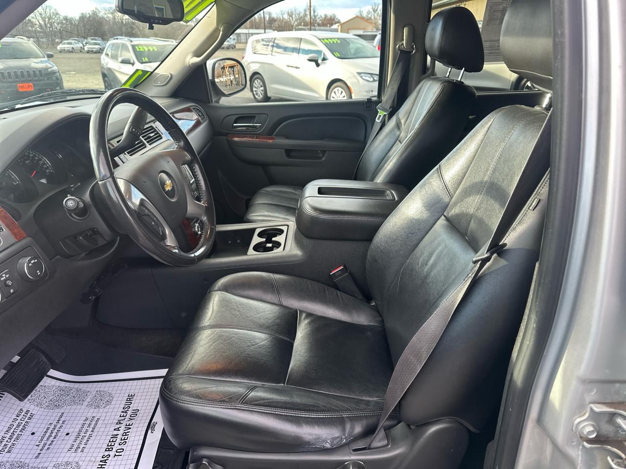 Chevrolet Suburban 4WD 4dr 1500 LT 2011