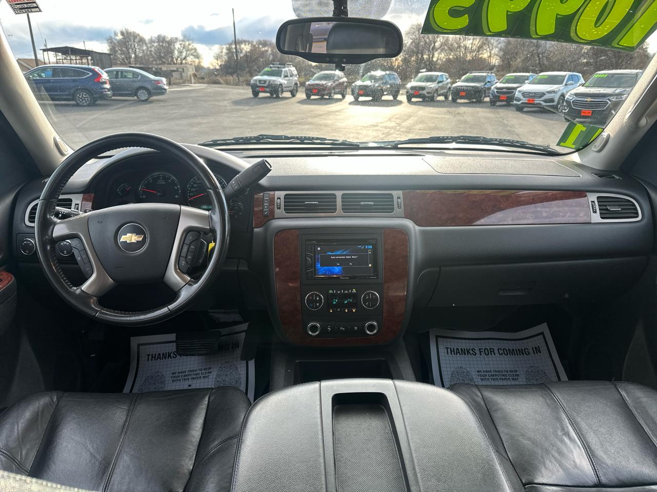 Chevrolet Suburban 4WD 4dr 1500 LT 2011