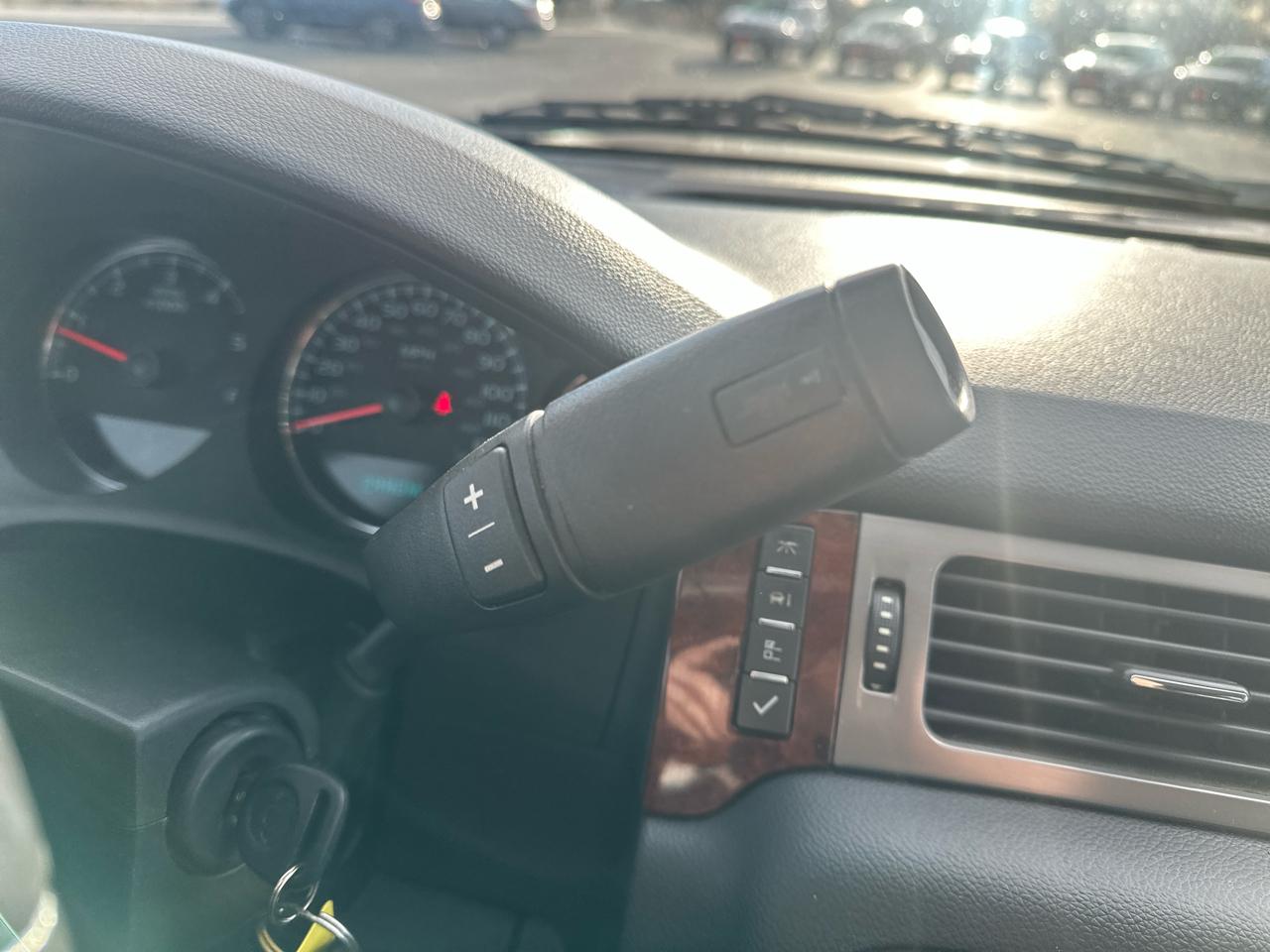 Chevrolet Suburban 4WD 4dr 1500 LT 2011