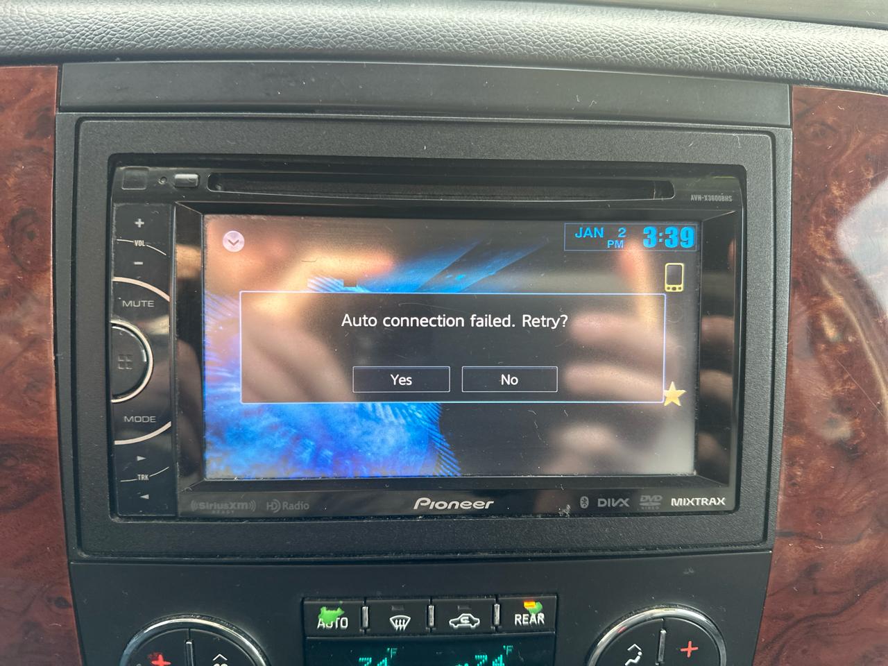 Chevrolet Suburban 4WD 4dr 1500 LT 2011