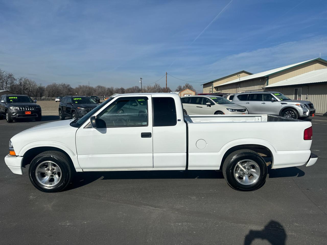 Chevrolet S-10 Ext Cab 123" WB LS 2000