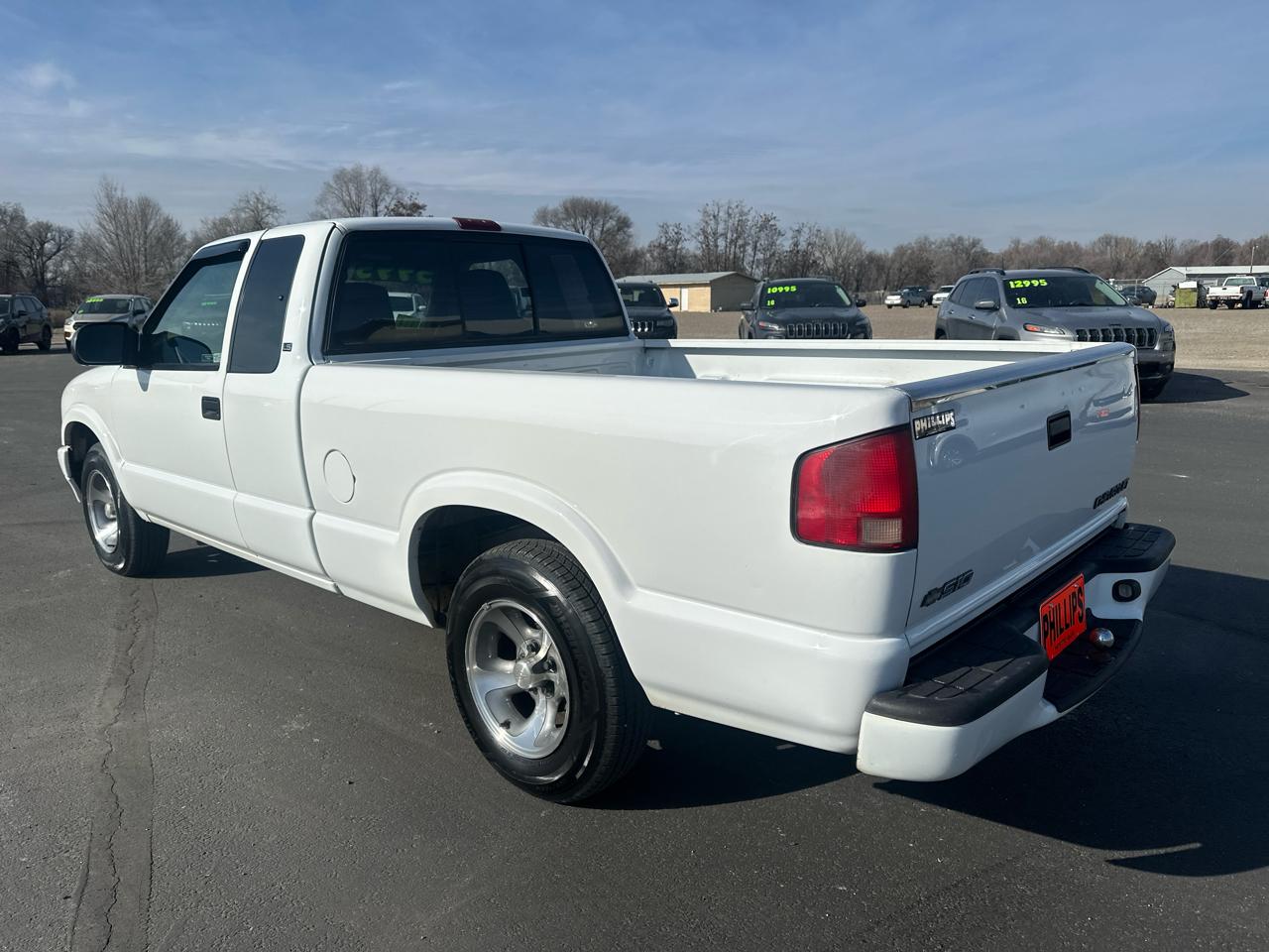 Chevrolet S-10 Ext Cab 123" WB LS 2000