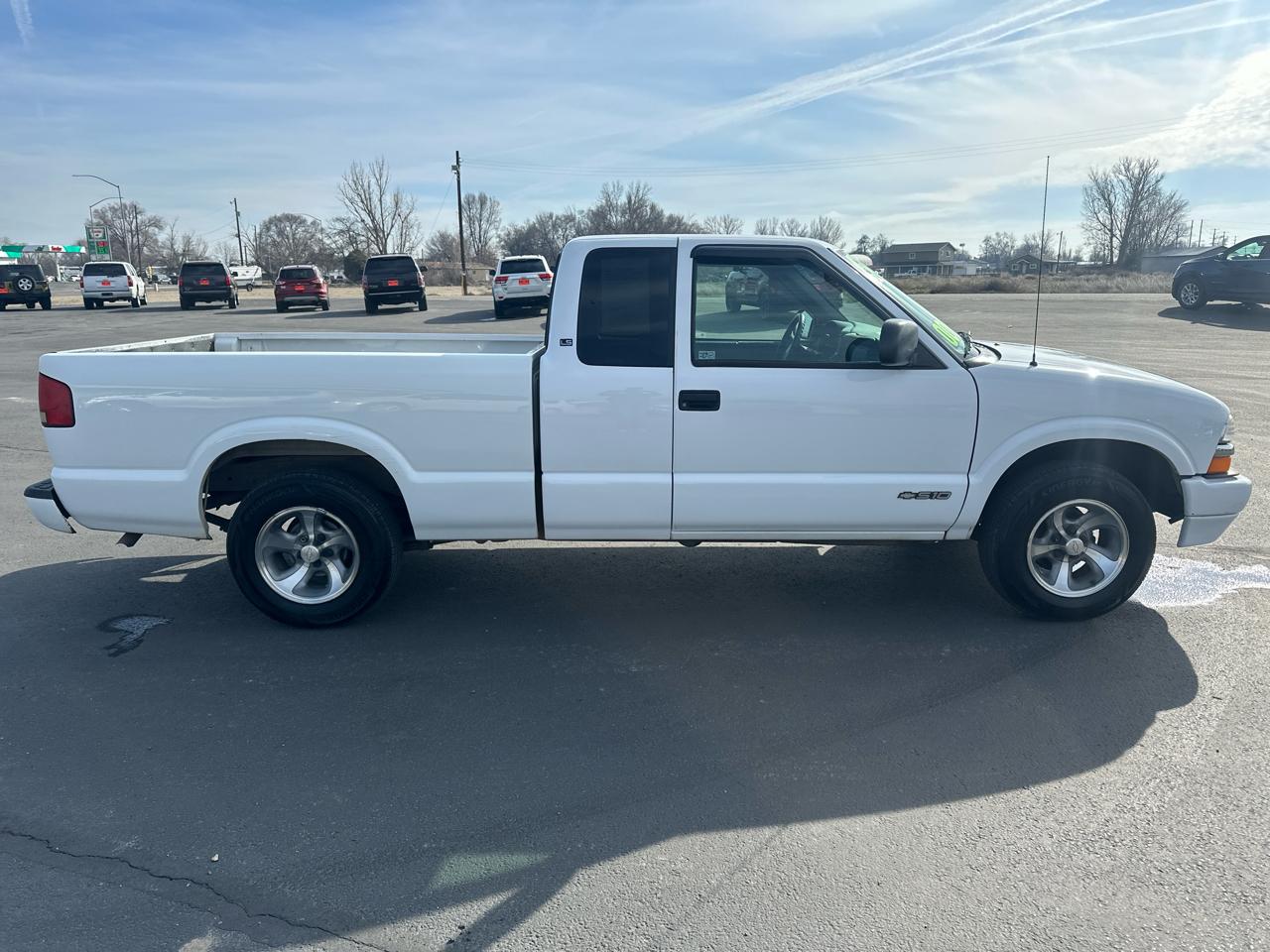 Chevrolet S-10 Ext Cab 123" WB LS 2000