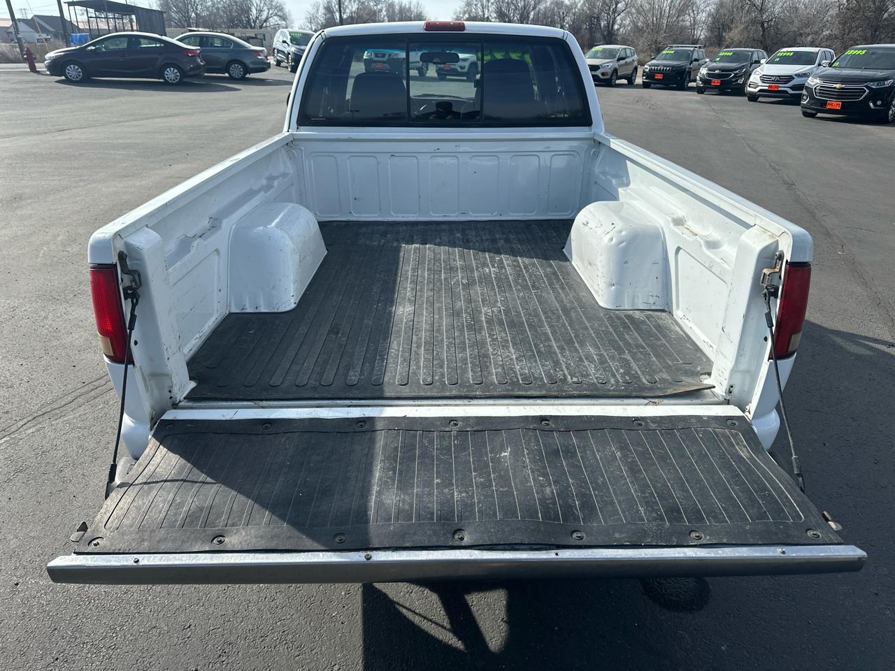 Chevrolet S-10 Ext Cab 123" WB LS 2000